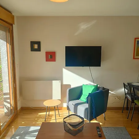 Ventana Al Paraíso Del Oso - Somiedo. Window To Bear Paradise - Somiedo Pola de Somiedo