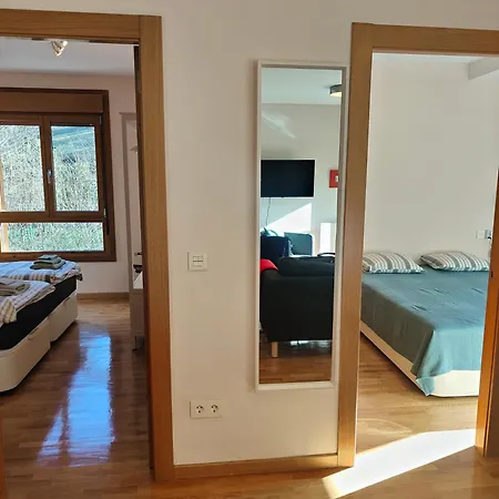 Ventana Al Paraiso Del Oso - Somiedo. Window To Bear Paradise - Somiedo Apartment
