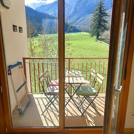 Ventana Al Paraiso Del Oso - Somiedo. Window To Bear Paradise - Somiedo Apartment Pola de Somiedo