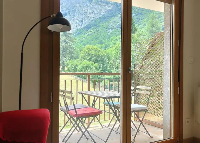 Ventana Al Paraíso Del Oso - Somiedo. Window To Bear Paradise - Somiedo *