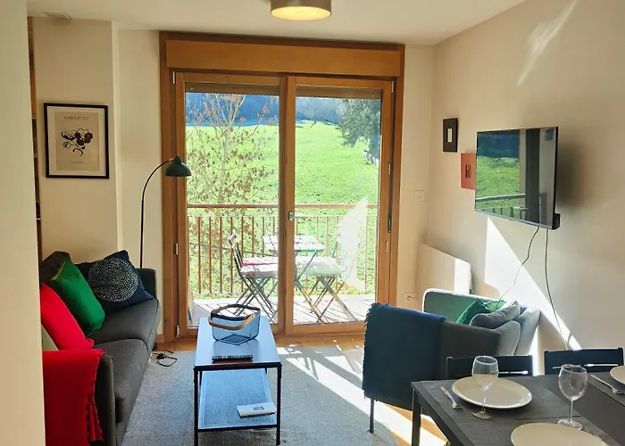 Ventana Al Paraíso Del Oso - Somiedo. Window To Bear Paradise - Somiedo * Pola de Somiedo