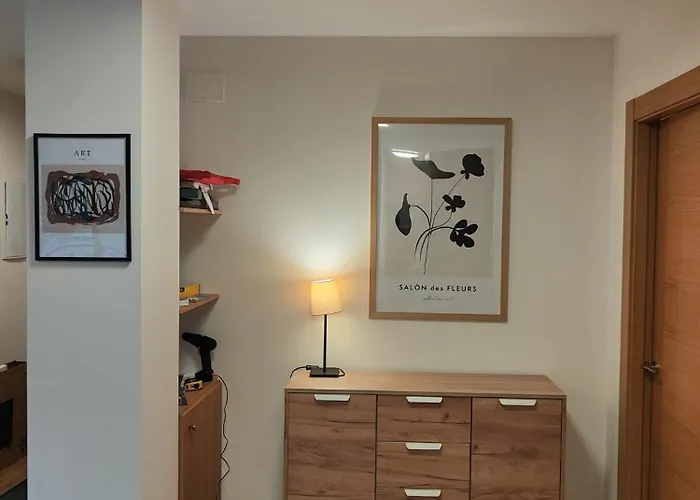 Ventana Al Paraíso Del Oso - Somiedo. Window To Bear Paradise - Somiedo * Pola de Somiedo