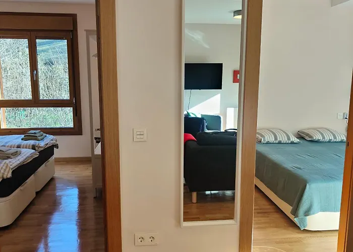 Ventana Al Paraíso Del Oso - Somiedo. Window To Bear Paradise - Somiedo Apartamento