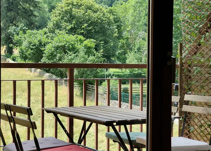 Ventana Al Paraíso Del Oso - Somiedo. Window To Bear Paradise - Somiedo * Pola de Somiedo